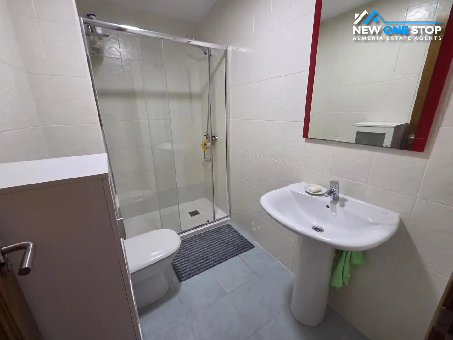 Baño de Dúplex en venta en Carboneras con Terraza, Horno y Lavadora