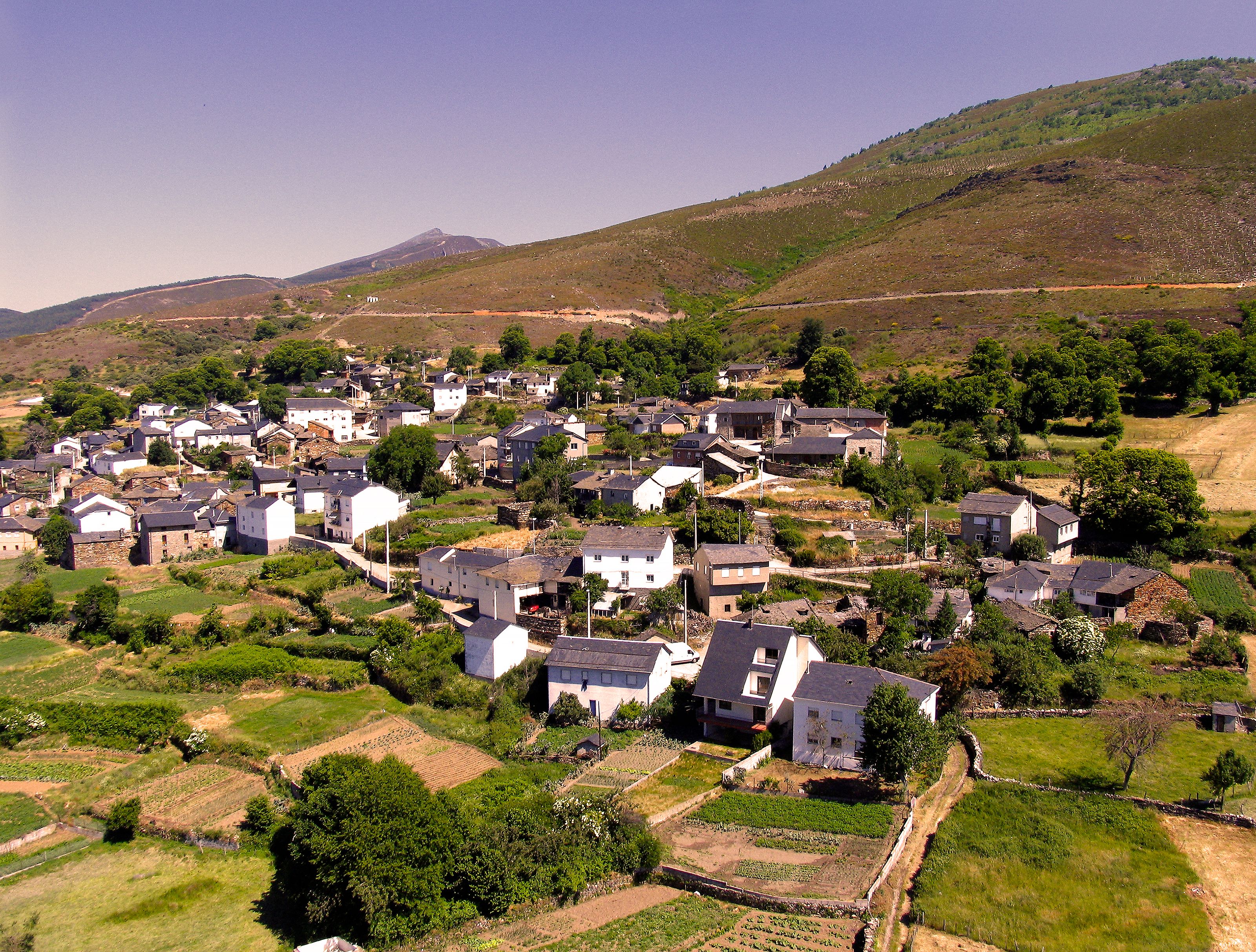 Vista exterior de Casa o xalet en venda en Palacios del Sil amb Moblat