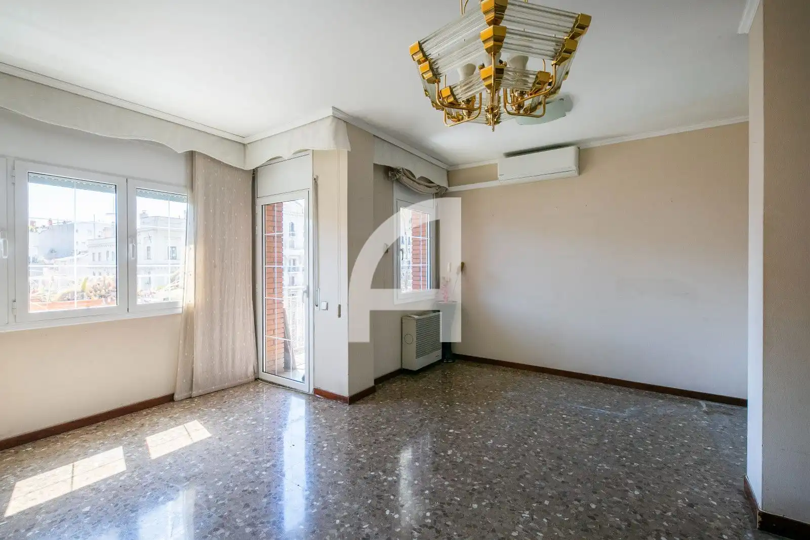 Wohnzimmer von Wohnung zum Verkauf in  Barcelona Capital mit Klimaanlage, Heizung und Terrasse