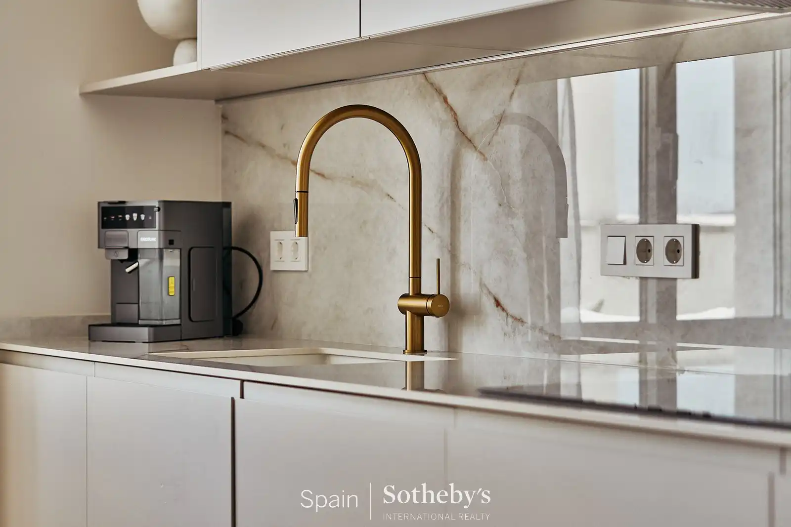 Cuina de Apartament en venda en Madrid amb Aire condicionat i Terrassa