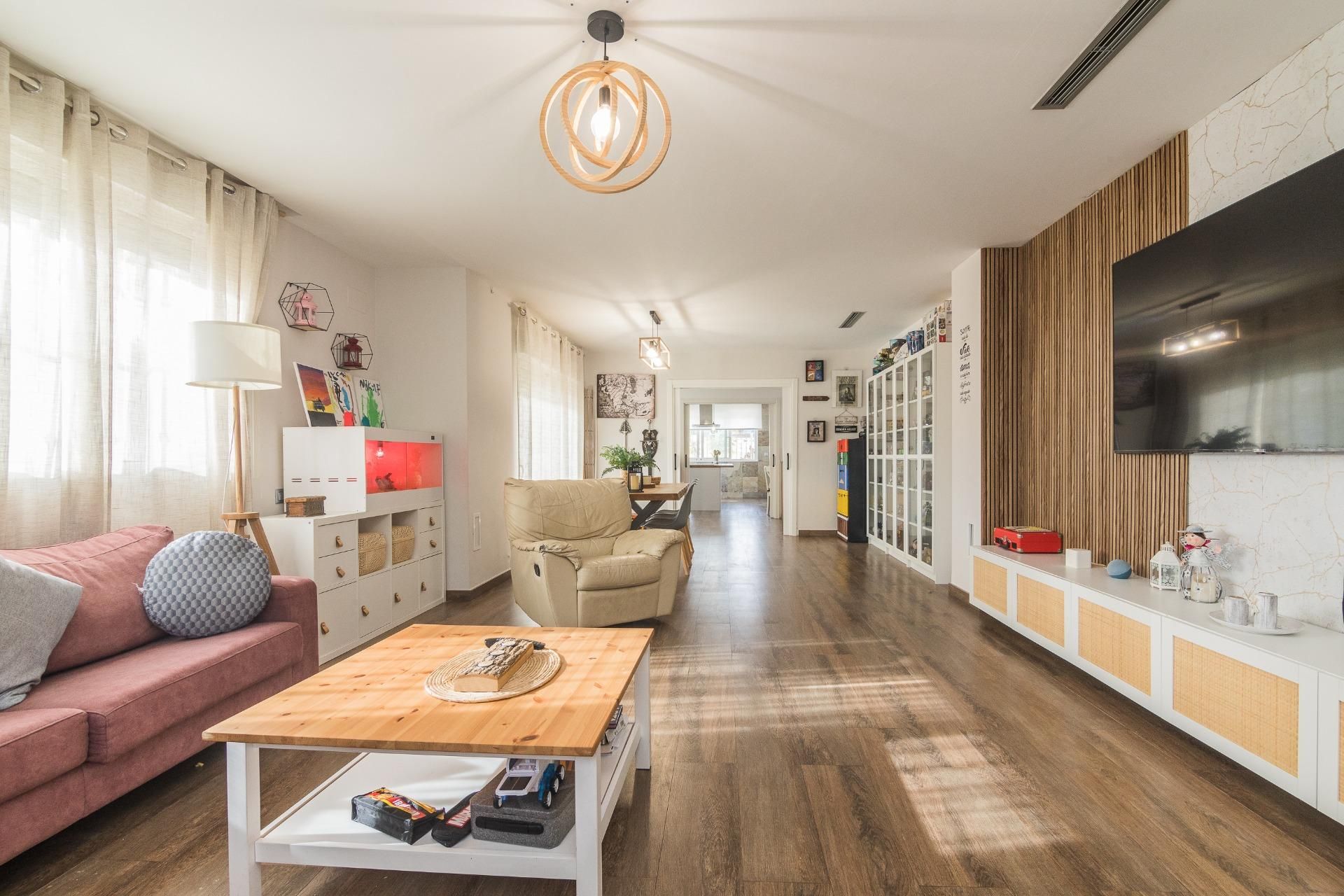 Sala d'estar de Casa o xalet en venda en Elche / Elx amb Aire condicionat, Jardí privat i Terrassa