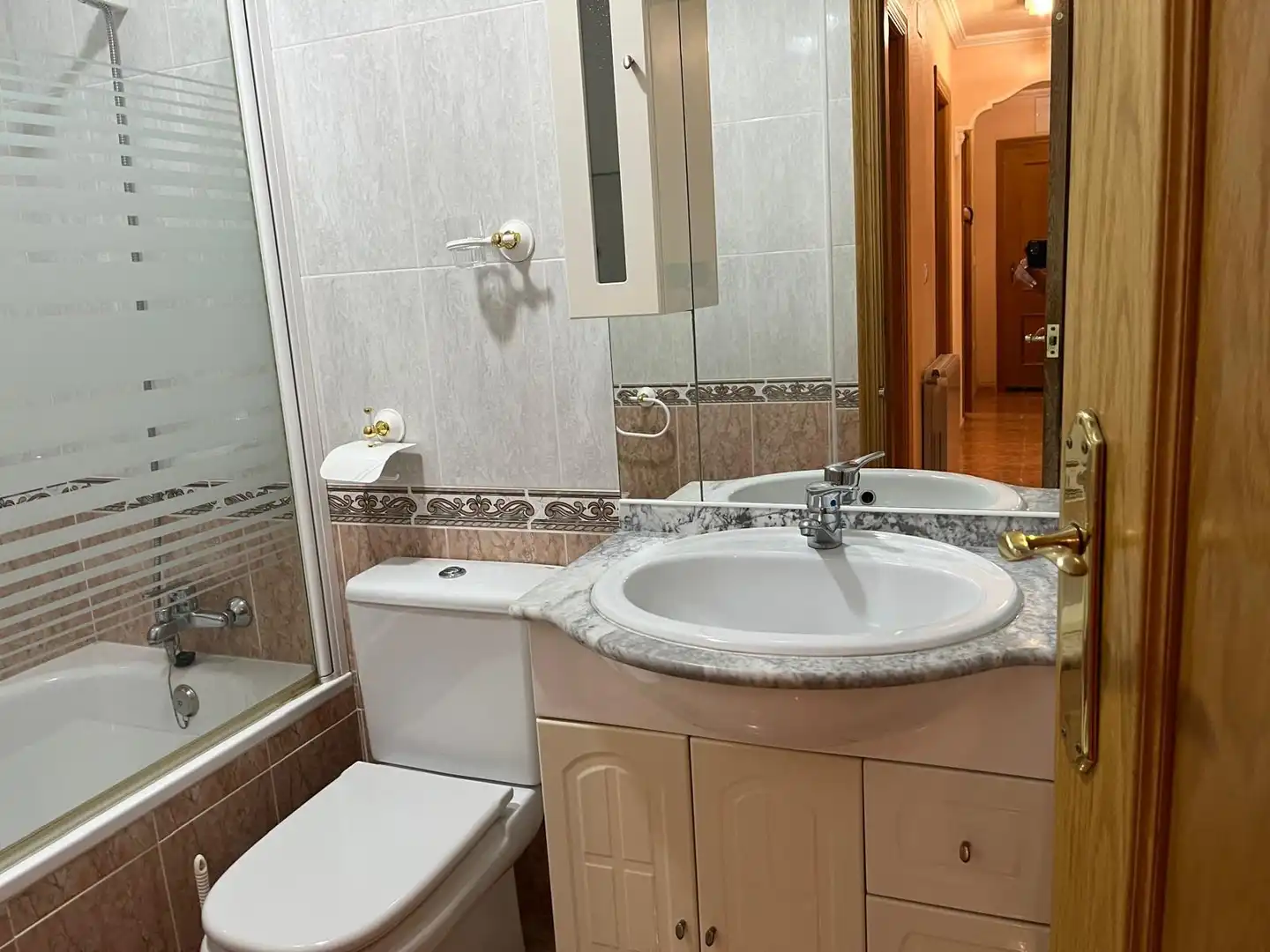 Baño de Piso en venta en Almansa con Calefacción, Trastero y Amueblado