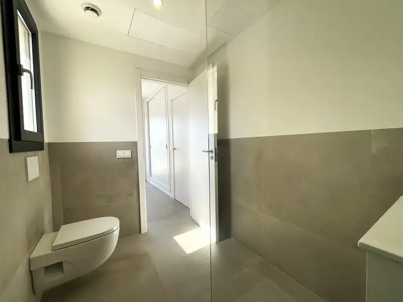 Badezimmer von Haus oder Chalet zum Verkauf in Llucmajor mit Klimaanlage, Privatgarten und Terrasse