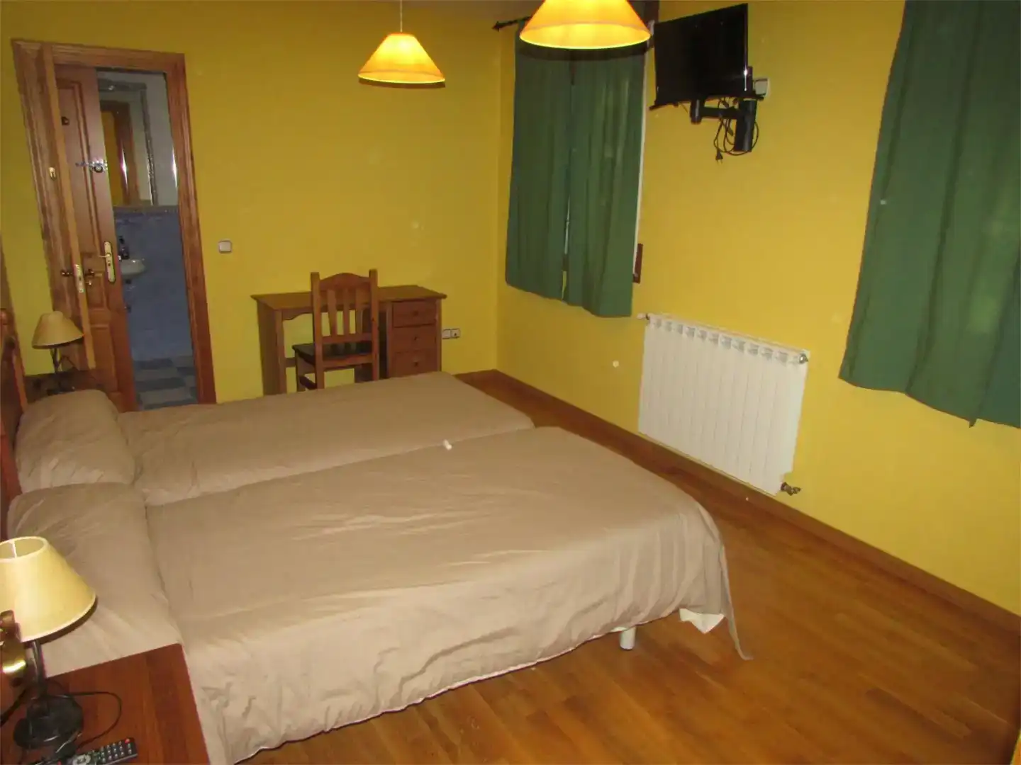 Dormitori de Casa o xalet de lloguer en Jaca amb Jardí privat, Parquet i Moblat