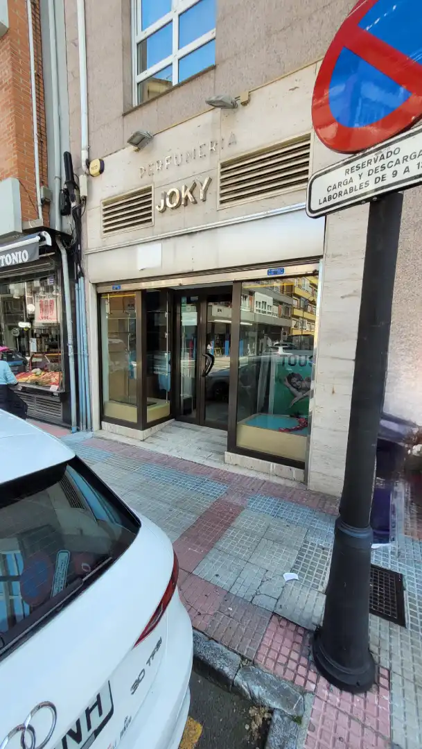 Local comercial en venda a Avenida Alcalde José Fernandín 26