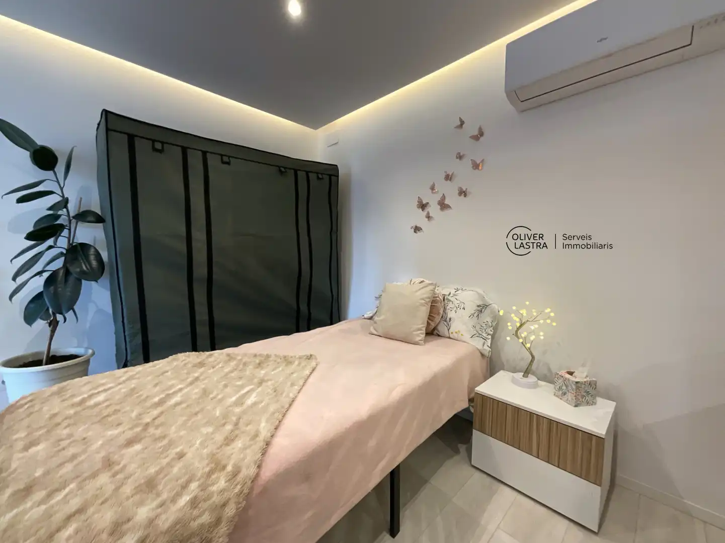 Habitación de Casa o chalet en venta en Corbera de Llobregat con Aire acondicionado, Jardín privado y Parquet