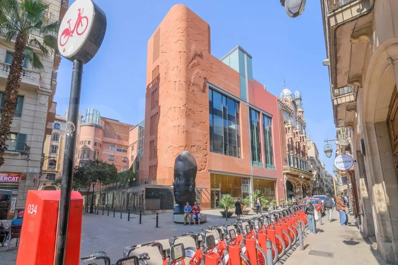 Außenansicht von Wohnung zum Verkauf in Barcelona mit Heizung, Parkett und Terrasse