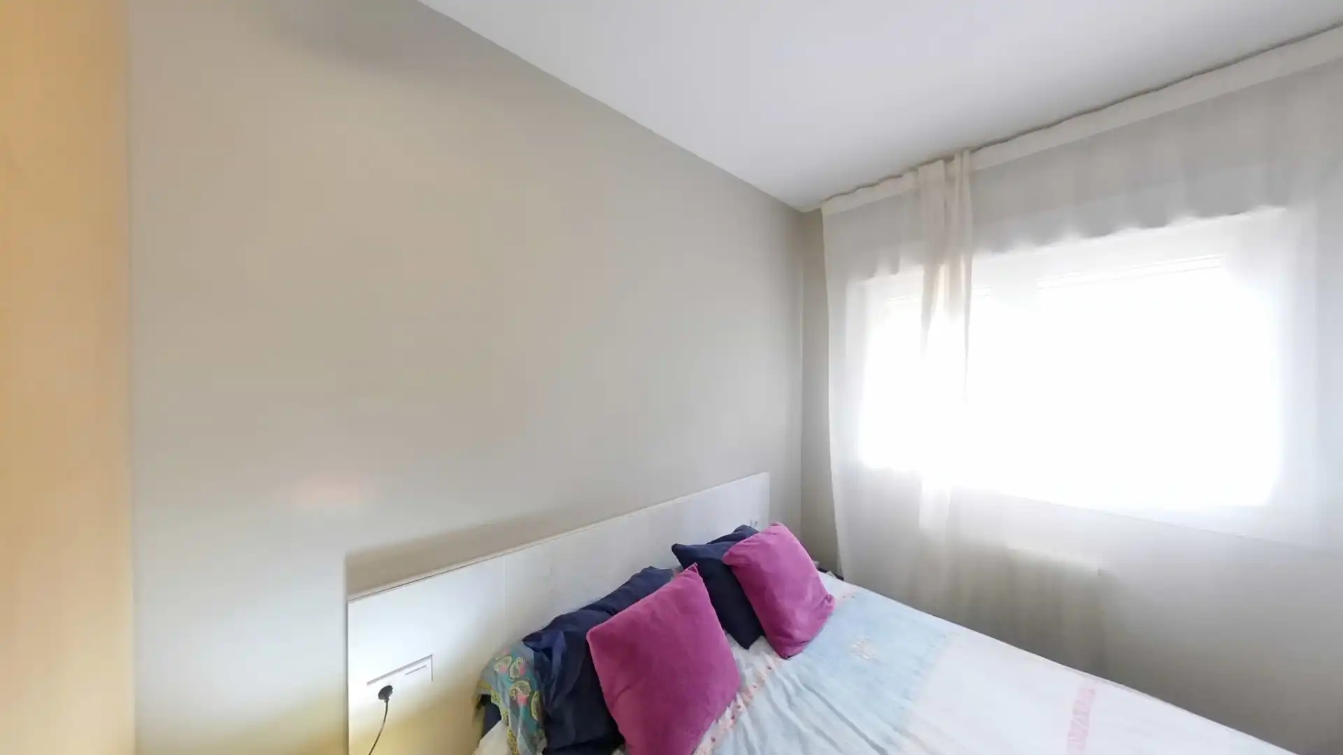 Dormitori de Casa o xalet en venda en Castellar del Vallès amb Aire condicionat, Calefacció i Jardí privat