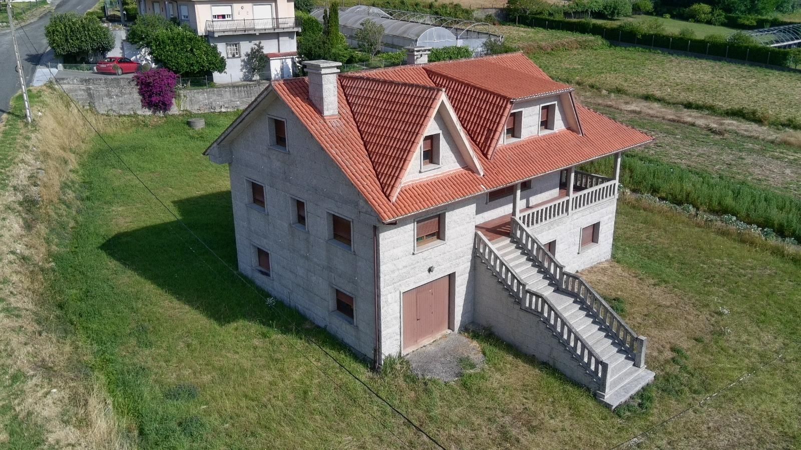 Vista exterior de Casa o xalet en venda en Dodro amb Jardí privat, Terrassa i Balcó