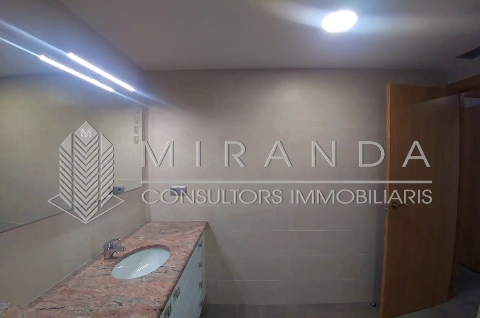 Baño de Piso de alquiler en Granollers con Aire acondicionado, Calefacción y Horno