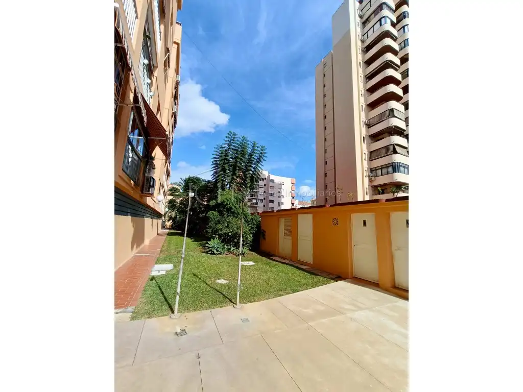 Vista exterior de Pis en venda en Fuengirola amb Jardí privat, Terrassa i Piscina