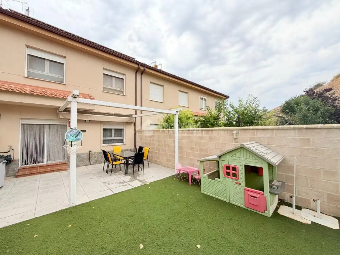 Terraza de Casa adosada en venta en Hontanares de Eresma con Calefacción