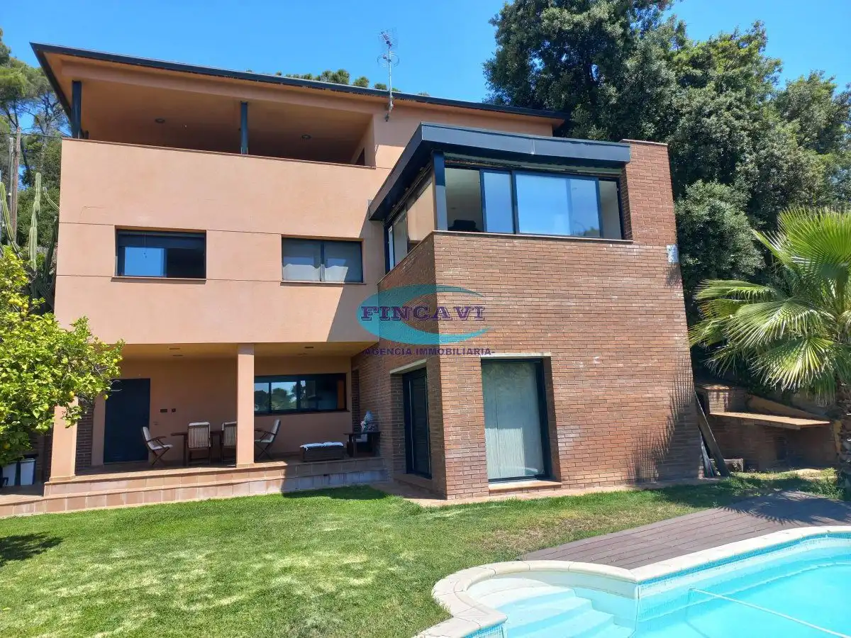 Vista exterior de Casa o chalet en venta en L'Ametlla del Vallès con Calefacción y Piscina
