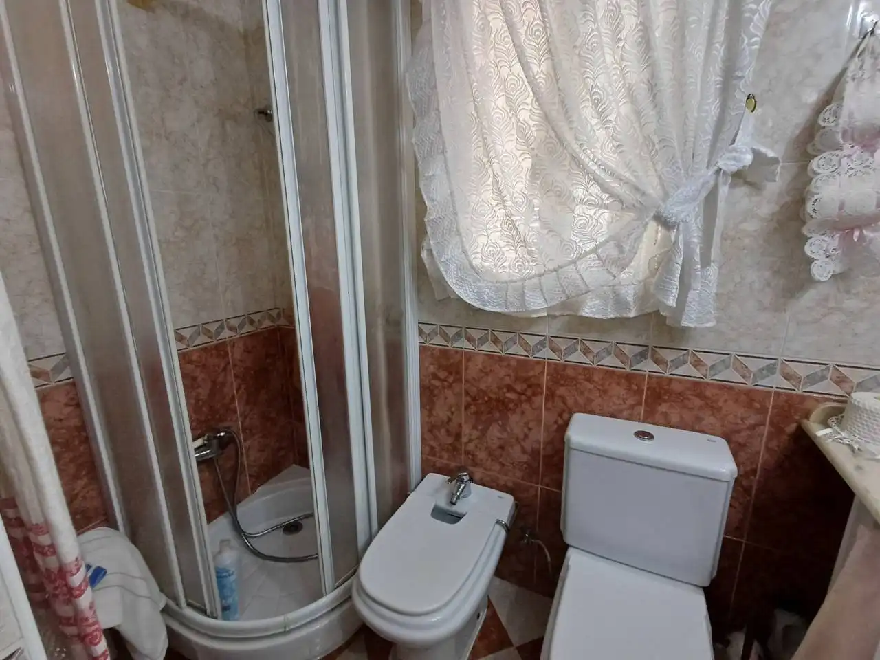 Badezimmer von Wohnung zum Verkauf in Huelva mit Klimaanlage