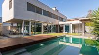 Vista exterior de Casa o xalet en venda en Sant Cugat del Vallès amb Aire condicionat, Calefacció i Jardí privat