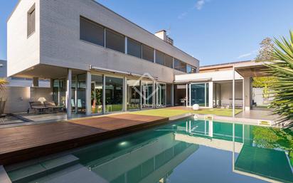 Vista exterior de Casa o xalet en venda en Sant Cugat del Vallès amb Aire condicionat, Calefacció i Jardí privat