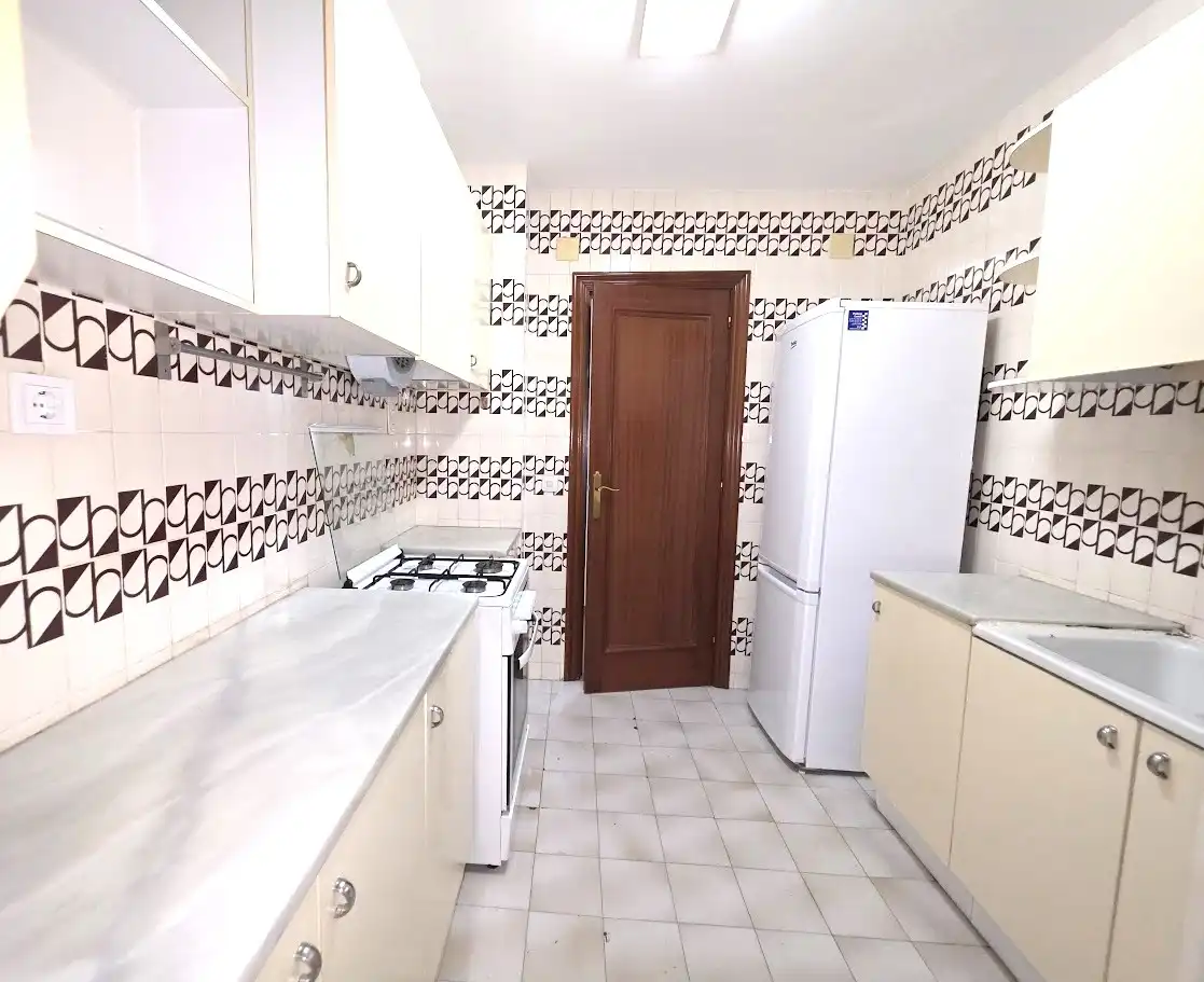 Cuina de Pis en venda en Castellar del Vallès amb Calefacció, Parquet i Forn