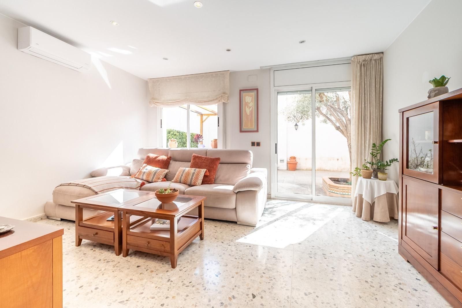 Living room of Flat for sale in Cornellà de Llobregat  with Air Conditioner, Heating and Terrace
