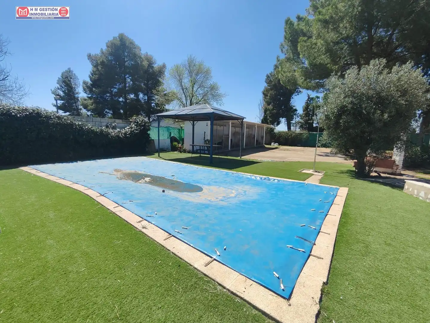 Piscina de Casa o xalet en venda en Alcázar de San Juan amb Aire condicionat, Terrassa i Traster