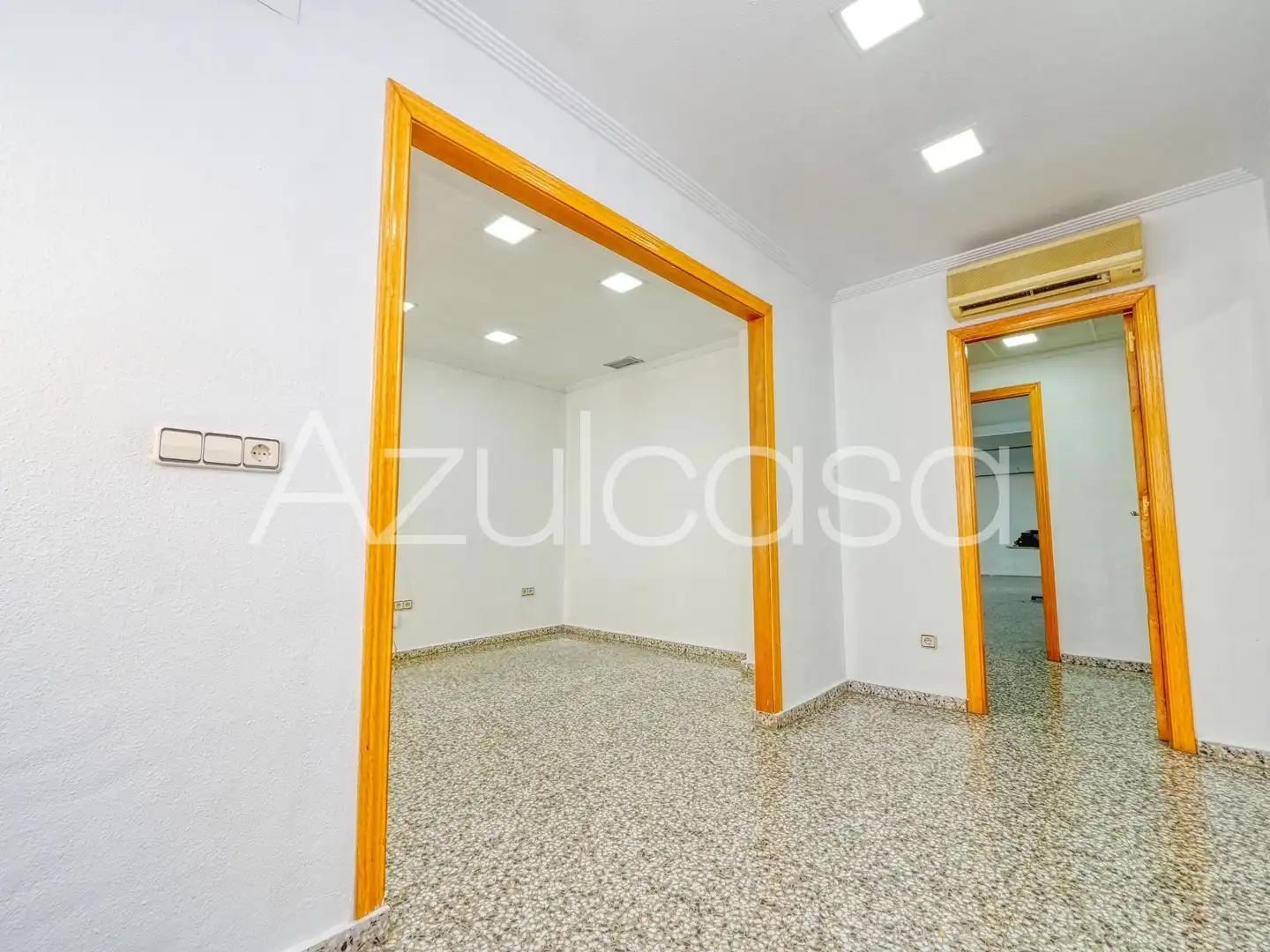 Commercial properties for sale in Alicante / Alacant  with Air Conditioner