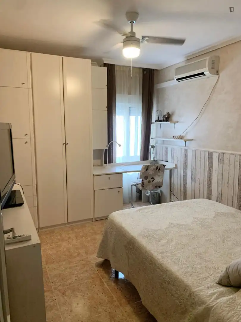 Room in Ciudad Jardín - Zoco