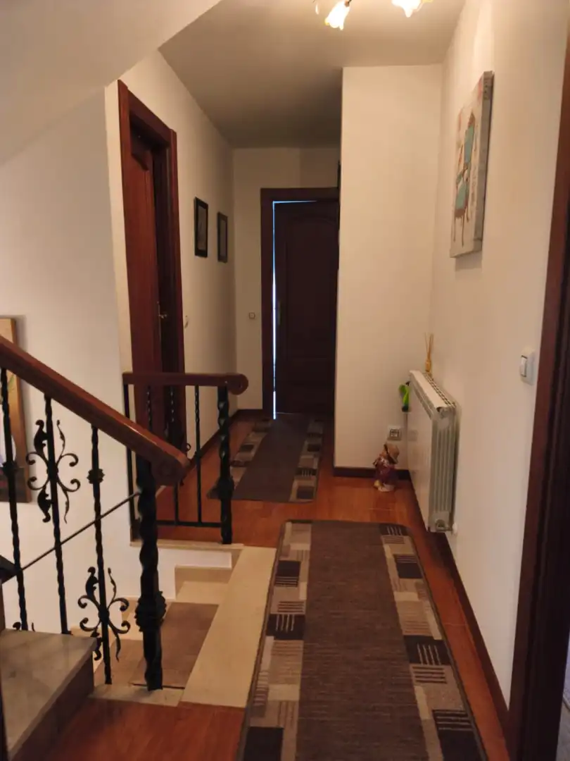 Einfamilien-Reihenhaus zum Verkauf in El Burgo Ranero  mit Heizung, Privatgarten und Parkett