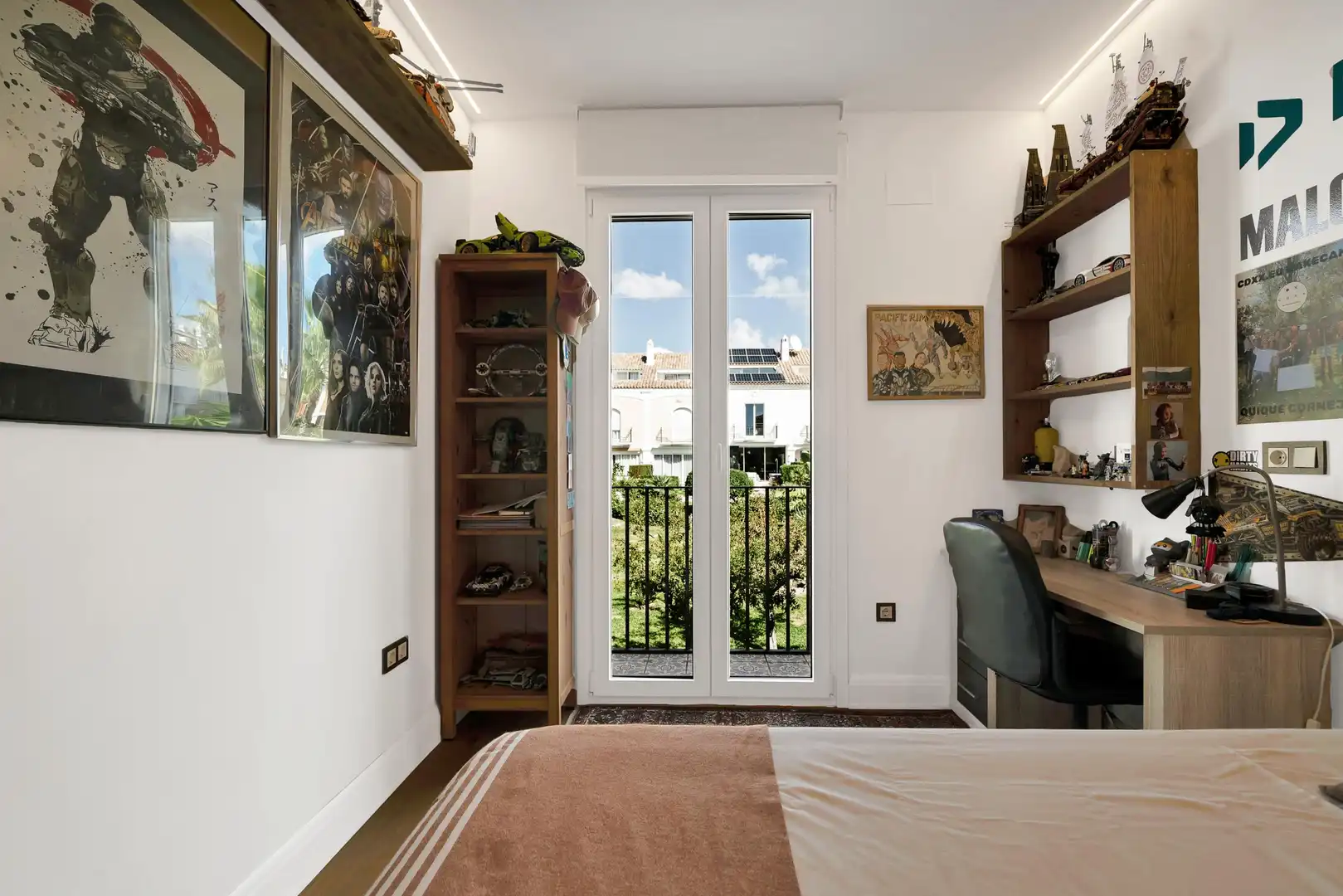 Habitación de Casa adosada en venta en Marbella con Jardín privado, Alarma y Piscina comunitaria