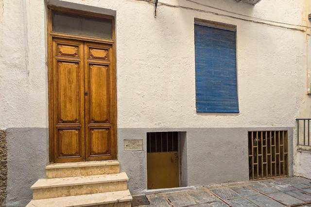 Casa adosada en Venta en Calle CRUCES en Lanjarón