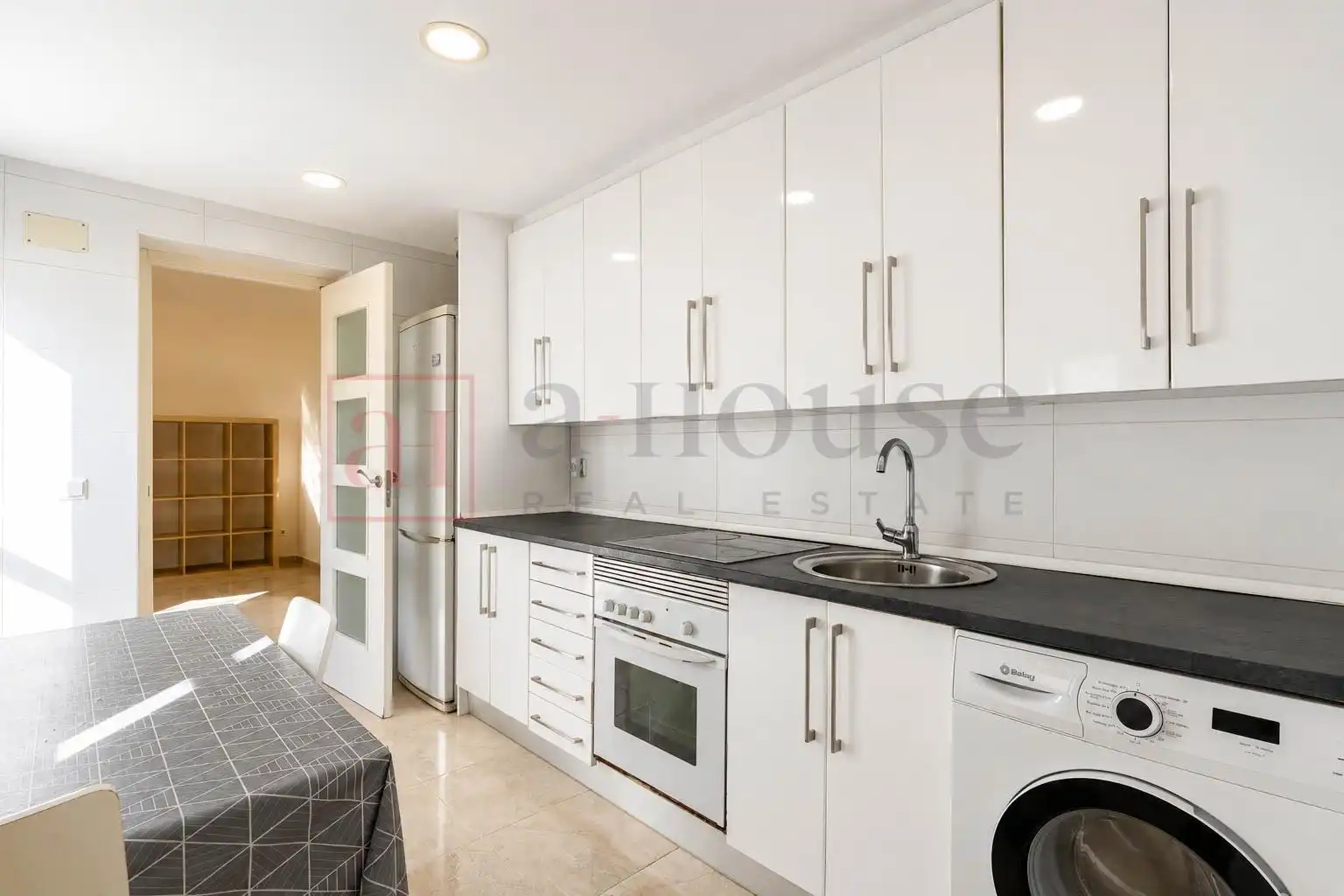 Cocina de Planta baja en venta en Madrid con Calefacción y Terraza