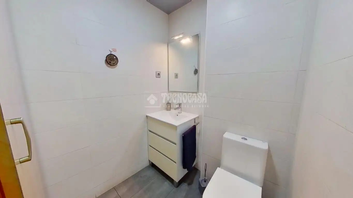 Baño de Piso en venta en Sabadell con Aire acondicionado