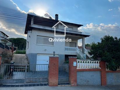 Vista exterior de Casa o xalet en venda en Bigues i Riells amb Terrassa