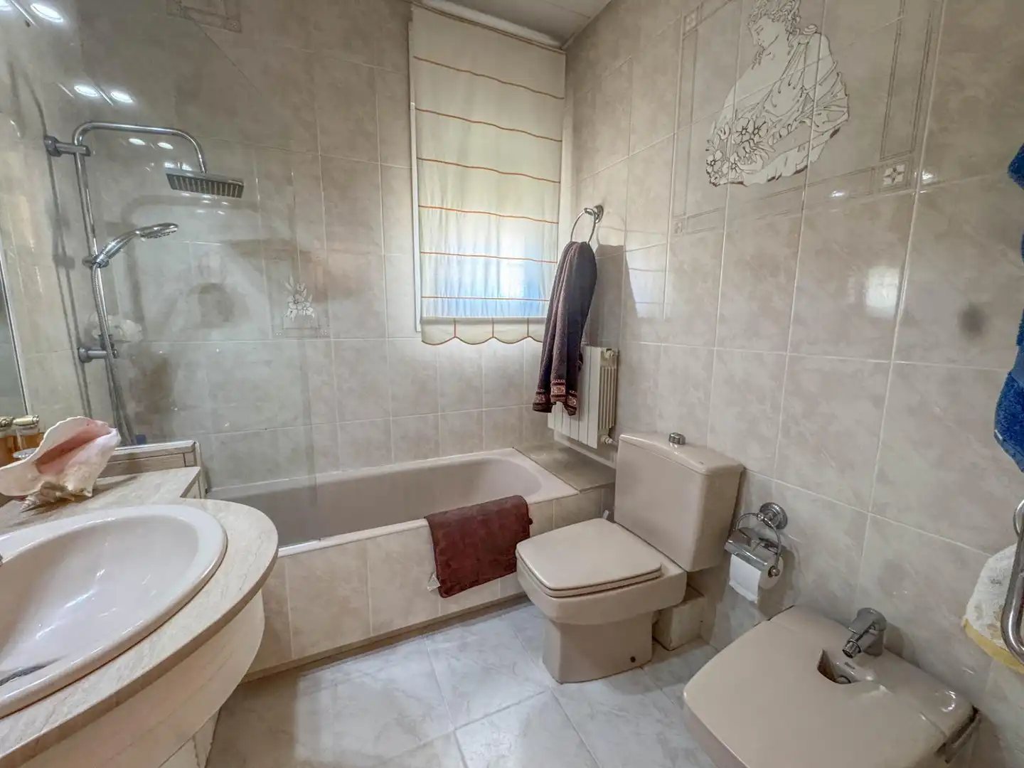 Baño de Casa o chalet en venta en Sant Esteve Sesrovires con Aire acondicionado, Calefacción y Balcón