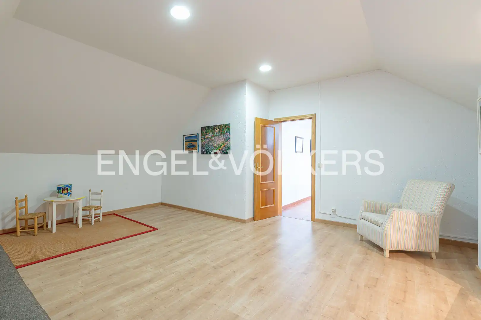 Sala d'estar de Casa o xalet en venda en Torrelodones amb Calefacció, Jardí privat i Terrassa