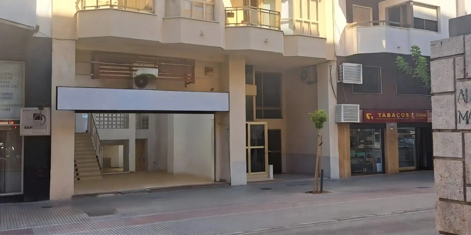 Business premises for sale in Avenida MARQUES DE CAMPO 9, imagen 2