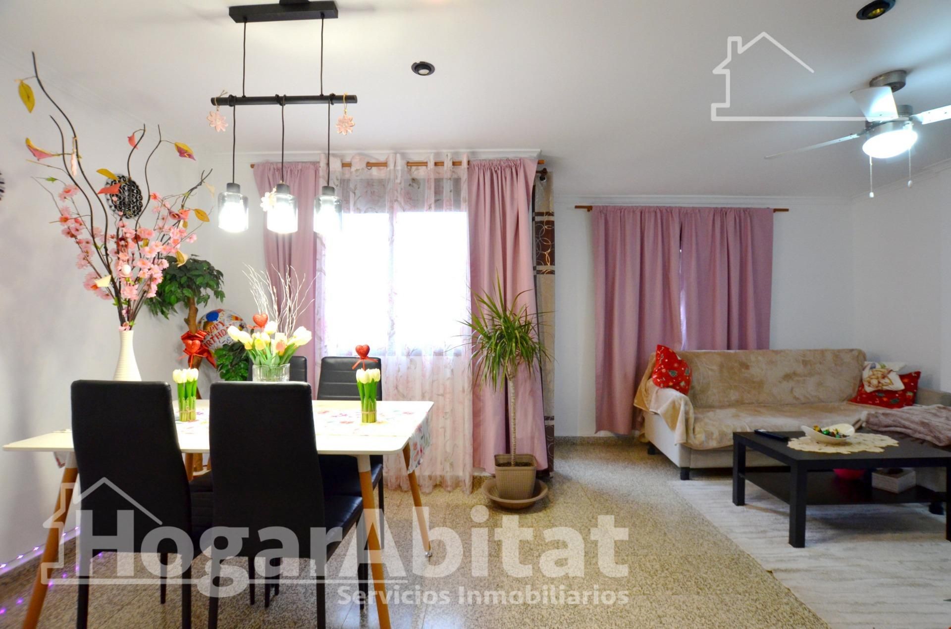 Living room of Flat for sale in Tavernes de la Valldigna  with Air Conditioner, Storage room and Furnished