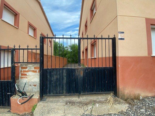 Exterior view of Single-family semi-detached for sale in Belmonte de Tajo  with Heating, Private garden and Terrace