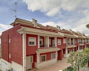 Vista exterior de Casa o xalet de lloguer en Santa Pola amb Jardí privat, Terrassa i Piscina comunitària