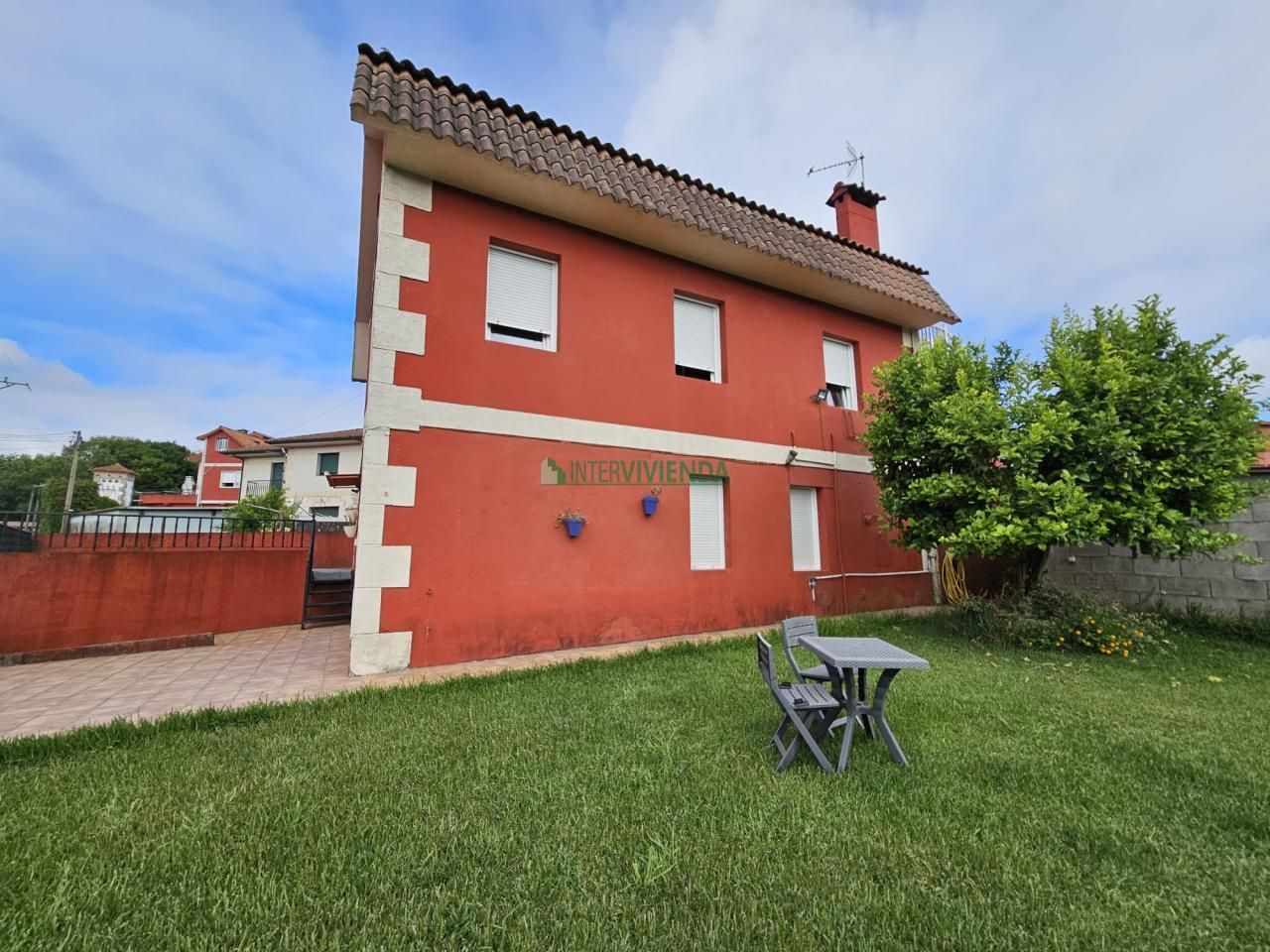 Vista exterior de Casa o xalet en venda en Vigo  amb Jardí privat, Terrassa i Traster