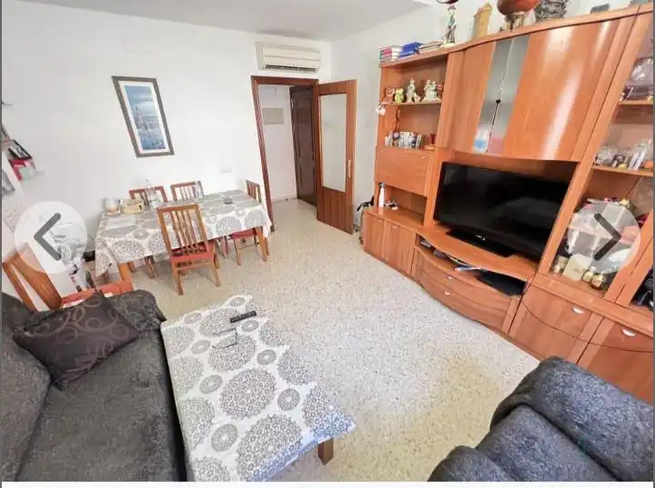 Sala d'estar de Planta baixa en venda en Dos Hermanas amb Aire condicionat i Terrassa