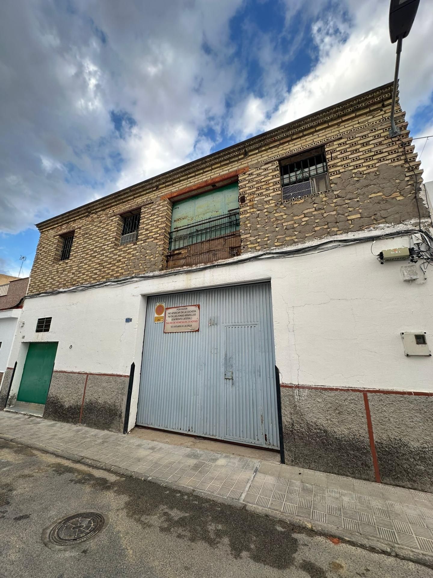 Vista exterior de Casa o chalet en venta en Utrera