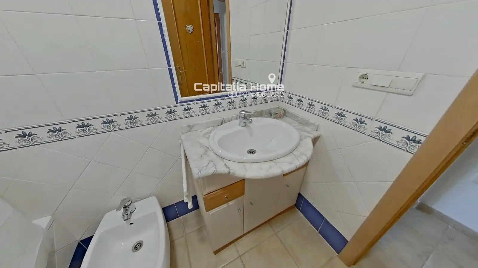Badezimmer von Einfamilien-Reihenhaus zum Verkauf in Santa Pola mit Abstellraum, Schwimmbad und Möbliert