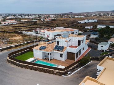 Villa con piscina in vendita a calle San Antonio