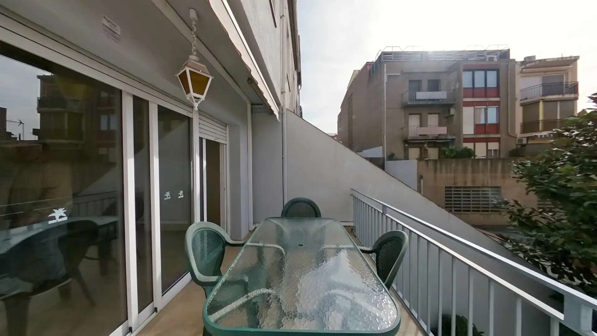 Terrasse von Einfamilien-Reihenhaus zum Verkauf in Sabadell mit Klimaanlage, Heizung und Privatgarten