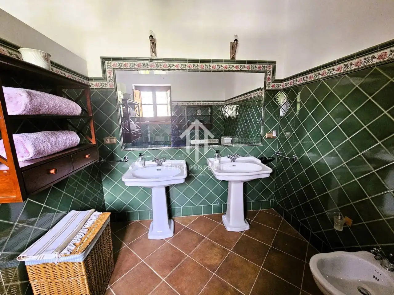Bathroom of Houses for sale in Villanueva de Tapia  with Air Conditioner, Heating and Private garden
