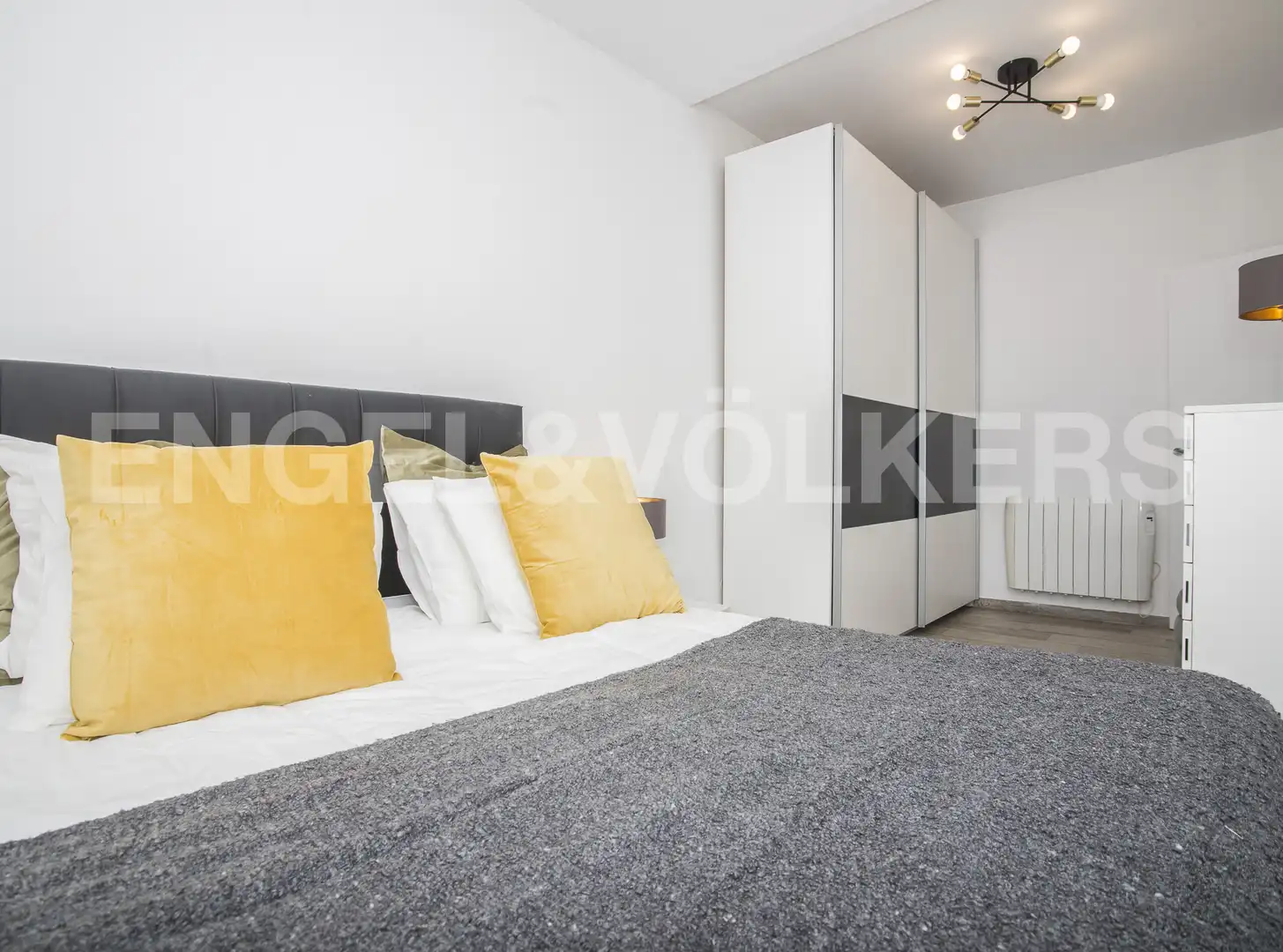 Schlafzimmer von Dachboden zum Verkauf in Barcelona mit Klimaanlage, Heizung und Parkett