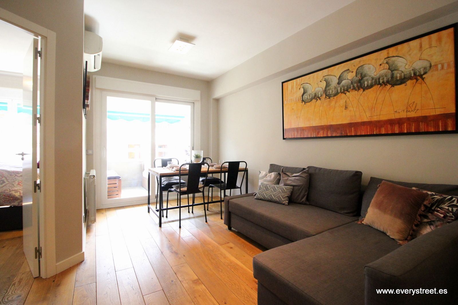 Living room of Flat to rent in  Madrid Capital  with Air Conditioner, Heating and Terrace