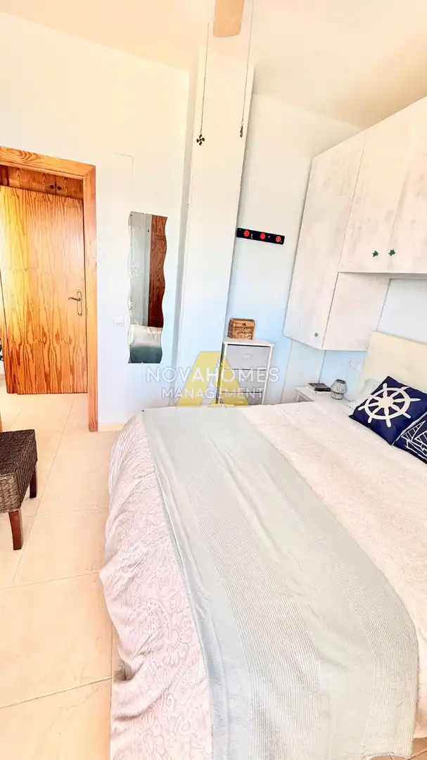 Schlafzimmer von Wohnungen zum Verkauf in La Manga del Mar Menor mit Klimaanlage, Heizung und Terrasse