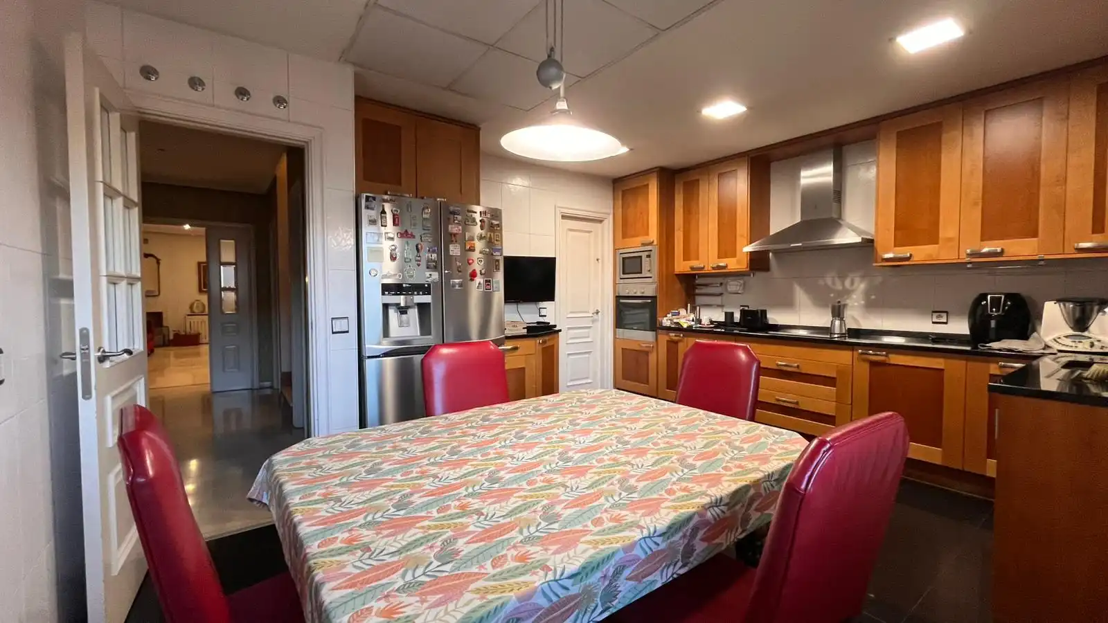 Cocina de Casa adosada en venta en Madrid con Aire acondicionado, Calefacción y Jardín privado