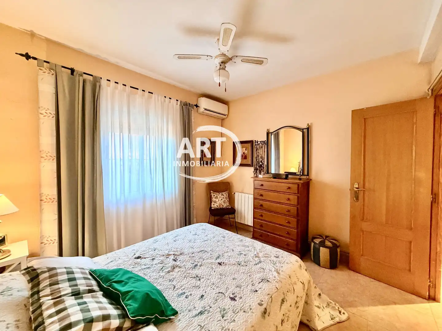 Bedroom of Houses for sale in L'Eliana  with Air Conditioner, Heating and Private garden