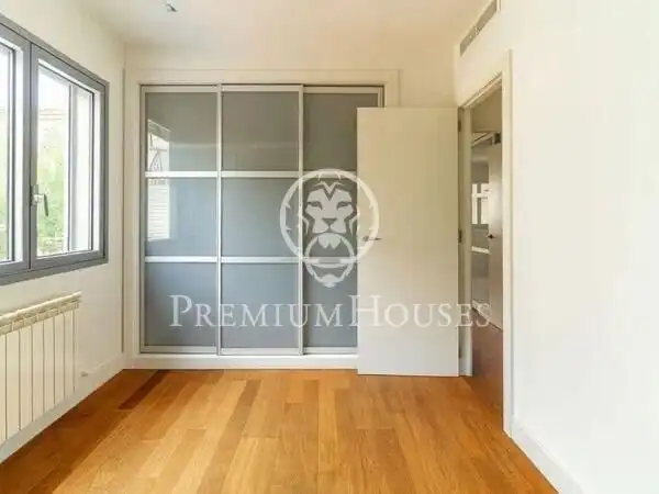 Schlafzimmer von Wohnung zum Verkauf in Barcelona mit Heizung, Privatgarten und Terrasse